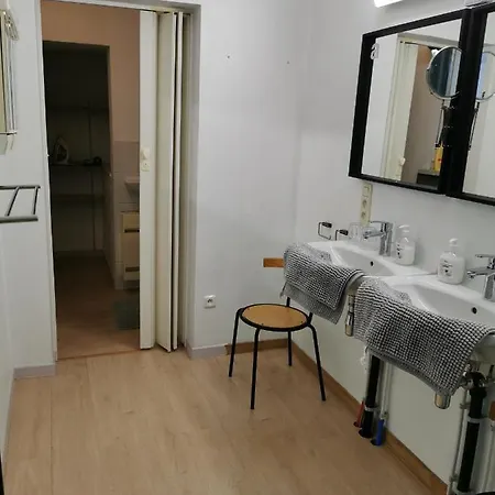 Backpackers - Comfortable But Not 5 Stars! Homestay