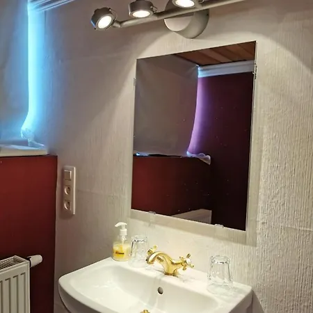 Backpackers - Comfortable But Not 5 Stars! 홈스테이