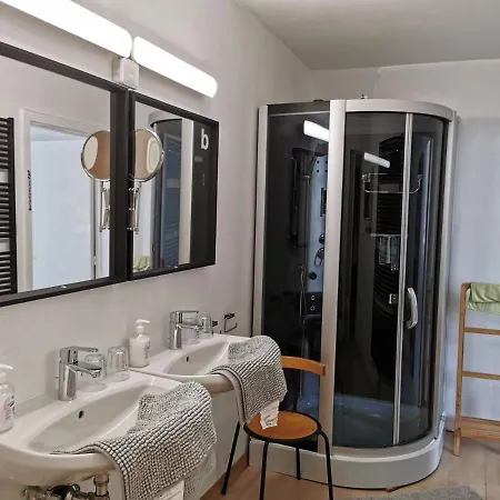 Backpackers - Comfortable But Not 5 Stars! * Oostende