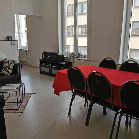 Backpackers - Comfortable But Not 5 Stars! 오스텐드